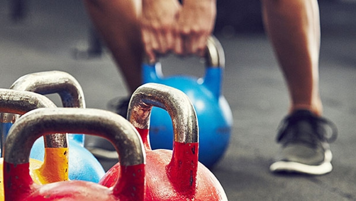 THIS 3-MOVE KETTLEBELL WORKOUT WILL HELP YOU BUILD STRENGTH ANYWHERE
